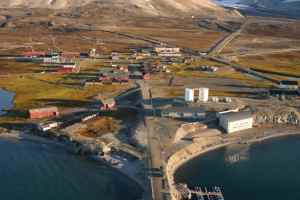 Interactive aerial photographs of Ny-&Aring;lesund. Click to read more...